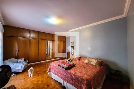 Casa à venda com 350m², 4 quartos e 4 vagasSuíte 2