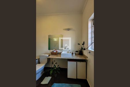 Casa à venda com 350m², 4 quartos e 4 vagasBanheiro Suíte 2