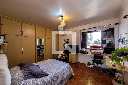 Casa à venda com 350m², 4 quartos e 4 vagasSuíte 1