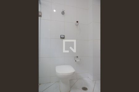 Banheiro de kitnet/studio para alugar com 1 quarto, 32m² em Boqueirão, Santos