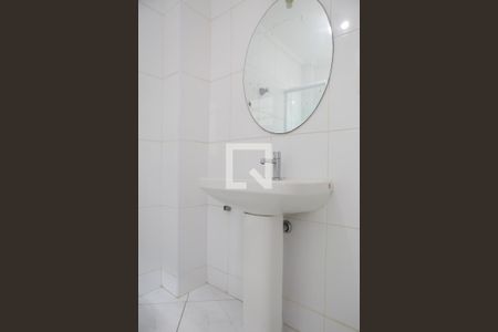 Banheiro de kitnet/studio para alugar com 1 quarto, 32m² em Boqueirão, Santos