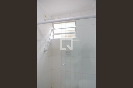 Banheiro de kitnet/studio para alugar com 1 quarto, 32m² em Boqueirão, Santos