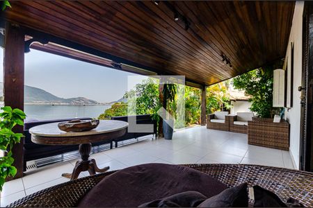 Casa à venda com 4 quartos, 414m² em São Francisco, Niterói