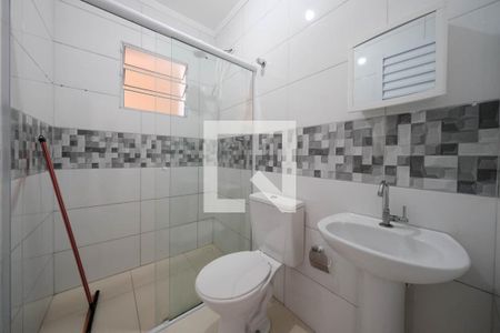 Banheiro de casa para alugar com 1 quarto, 40m² em Vila Dalila, São Paulo