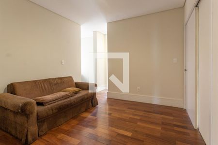 Casa de condomínio para alugar com 590m², 6 quartos e 6 vagas Casa de condomínio para alugar com 590m², 6 quartos e 6 vagassala de tv suíte 1