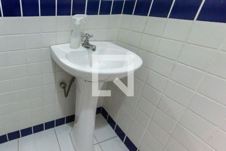 Casa de condomínio para alugar com 590m², 6 quartos e 6 vagas Casa de condomínio para alugar com 590m², 6 quartos e 6 vagasBanheiro de Serviço