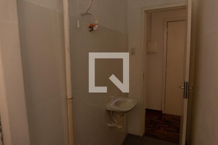 Banheiro de apartamento para alugar com 1 quarto, 43m² em Floresta, Porto Alegre