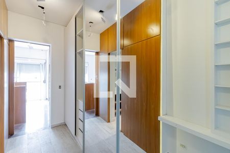 Casa à venda com 650m², 4 quartos e 4 vagasCloset da Suíte 1