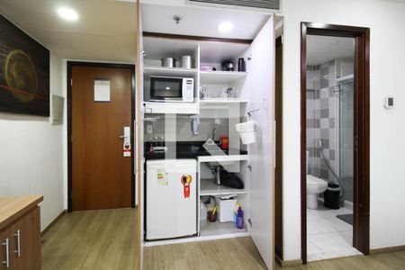 Cozinha de kitnet/studio para alugar com 1 quarto, 30m² em Indianópolis, São Paulo