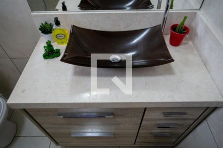 Casa de condomínio à venda com 122m², 3 quartos e 3 vagasBanheiro da suíte