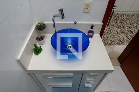 Casa de condomínio à venda com 122m², 3 quartos e 3 vagasBanheiro