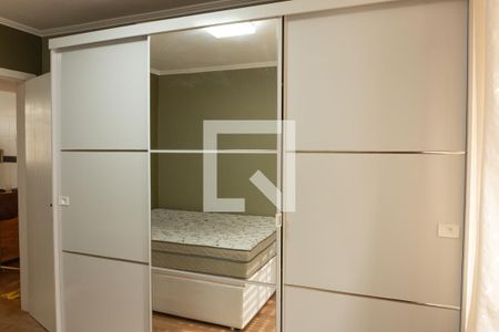 Quarto - Armários de apartamento para alugar com 1 quarto, 48m² em Vila Ipiranga, Porto Alegre