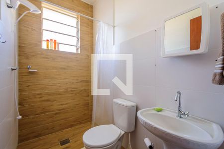 Banheiro de kitnet/studio para alugar com 1 quarto, 27m² em Cidade Baixa, Porto Alegre
