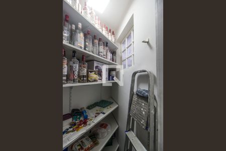 Casa de condomínio à venda com 420m², 7 quartos e 4 vagasDespensa
