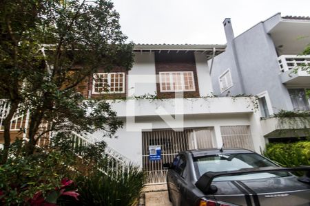 Casa de condomínio à venda com 420m², 7 quartos e 4 vagas Casa de condomínio à venda com 420m², 7 quartos e 4 vagasVista da Rua