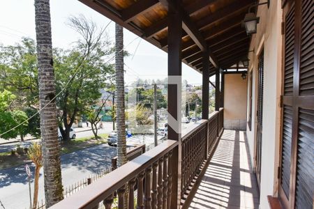 Casa à venda com 280m², 5 quartos e 1 vaga Casa à venda com 280m², 5 quartos e 1 vagaVaranda Frontal