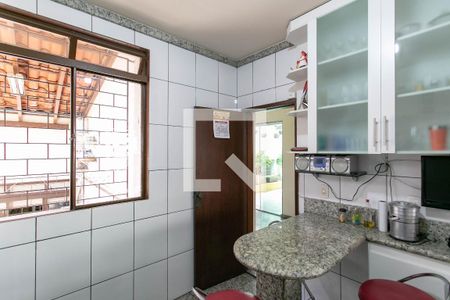 Casa à venda com 290m², 5 quartos e 3 vagasCozinha