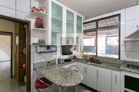 Casa à venda com 290m², 5 quartos e 3 vagasCozinha