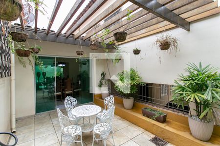 Casa à venda com 290m², 5 quartos e 3 vagasVaranda