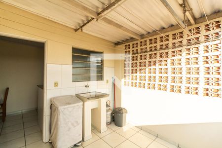 Casa à venda com 225m², 6 quartos e 2 vagas Casa à venda com 225m², 6 quartos e 2 vagasÁrea externa