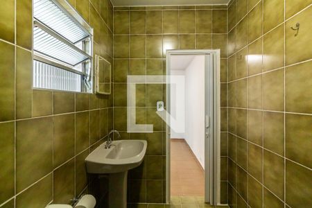 Casa à venda com 225m², 6 quartos e 2 vagas Casa à venda com 225m², 6 quartos e 2 vagasBanheiro 2