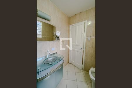 Casa para alugar com 300m², 3 quartos e 2 vagasBanheiro da Suite