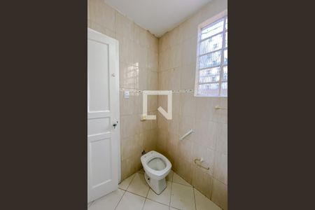 Casa para alugar com 300m², 3 quartos e 2 vagasBanheiro da Suite