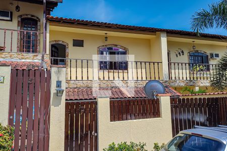 Casa à venda com 120m², 2 quartos e 2 vagas Casa à venda com 120m², 2 quartos e 2 vagasfachada