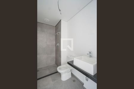 Banheiro social de kitnet/studio para alugar com 1 quarto, 37m² em Cidade Mãe do Céu, São Paulo