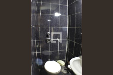 Casa de condomínio à venda com 490m², 5 quartos e 3 vagasBanheiro do Quarto 2