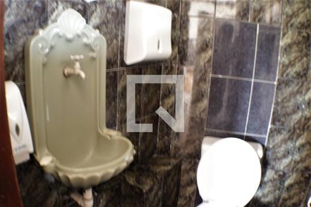 Casa de condomínio à venda com 490m², 5 quartos e 3 vagasLavabo