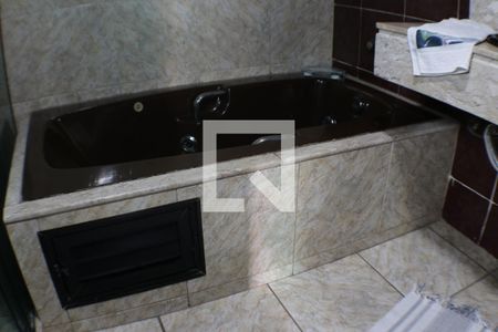 Casa de condomínio à venda com 490m², 5 quartos e 3 vagasBanheiro do Quarto 3