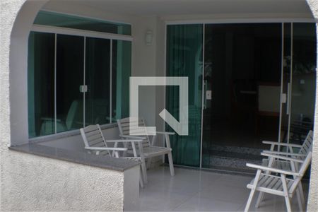 Casa de condomínio à venda com 490m², 5 quartos e 3 vagasVaranda