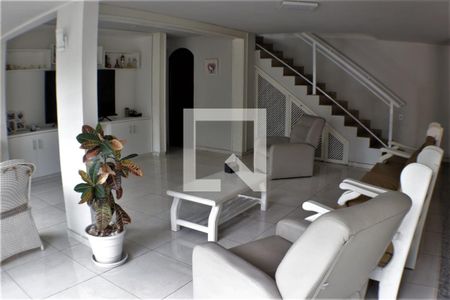 Sala de casa de condomínio à venda com 5 quartos, 490m² em Taquara, Rio de Janeiro