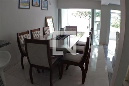 Sala de casa de condomínio à venda com 5 quartos, 490m² em Taquara, Rio de Janeiro