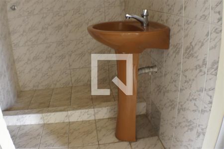 Casa de condomínio à venda com 490m², 5 quartos e 3 vagasBanheiro de Serviço