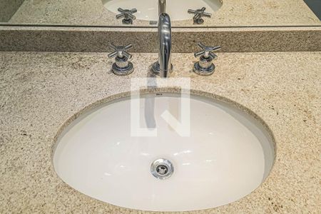 Apartamento para alugar com 124m², 3 quartos e 2 vagas Apartamento para alugar com 124m², 3 quartos e 2 vagasDetalhe do banheiro