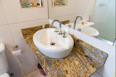 Casa à venda com 260m², 5 quartos e 3 vagasBanheiro 1