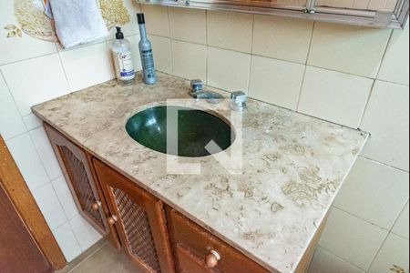 Casa à venda com 260m², 5 quartos e 3 vagasBanheiro 2