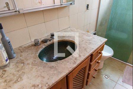 Casa à venda com 260m², 5 quartos e 3 vagasBanheiro 2