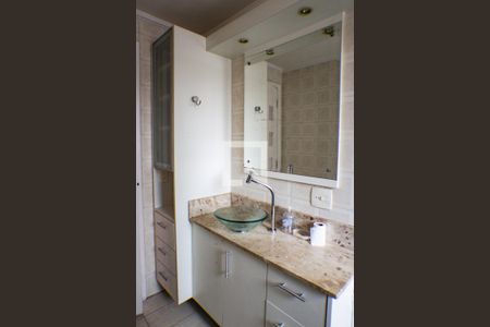 Banheiro de apartamento à venda com 2 quartos, 67m² em Vila Clementino, São Paulo