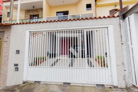 Casa à venda com 200m², 2 quartos e 3 vagas Casa à venda com 200m², 2 quartos e 3 vagasFachada