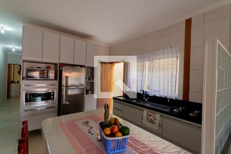 Casa à venda com 200m², 2 quartos e 3 vagas Casa à venda com 200m², 2 quartos e 3 vagasCozinha