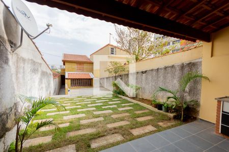Casa à venda com 200m², 2 quartos e 3 vagas Casa à venda com 200m², 2 quartos e 3 vagasQuintal
