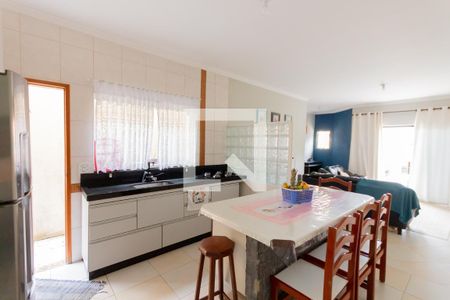 Casa à venda com 200m², 2 quartos e 3 vagas Casa à venda com 200m², 2 quartos e 3 vagasCozinha