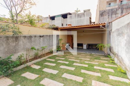 Casa à venda com 200m², 2 quartos e 3 vagas Casa à venda com 200m², 2 quartos e 3 vagasQuintal