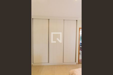 Casa à venda com 200m², 2 quartos e 3 vagas Casa à venda com 200m², 2 quartos e 3 vagasArmário