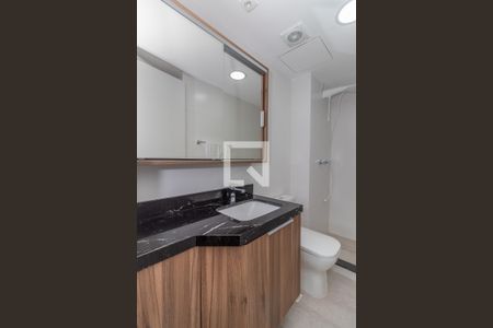 Banheiro de kitnet/studio à venda com 1 quarto, 41m² em Auxiliadora, Porto Alegre