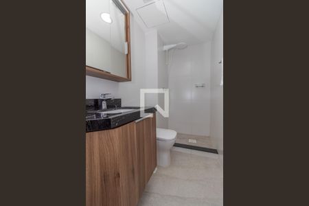 Banheiro de kitnet/studio à venda com 1 quarto, 41m² em Auxiliadora, Porto Alegre