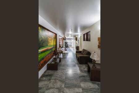 Apartamento à venda com 66m², 2 quartos e 1 vaga Apartamento à venda com 66m², 2 quartos e 1 vagaHall social do condomínio